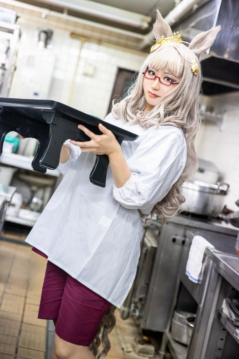 akai44kingyo's tweet photo. Cosplay  コスプレ 
ウマ娘  ビワハヤヒデ 
Umamusume  Biwa Hayahide

photo📸  シマワレさん  @shima_camera 

#0920秋雨ゆこま旅館 

割烹着で厨房お手伝いハヤヒデさん。
「高い所に食器をしまうのは私の出番だな」って助けてくれるに違いない🍚 https://t.co/d8LZrBGfPD