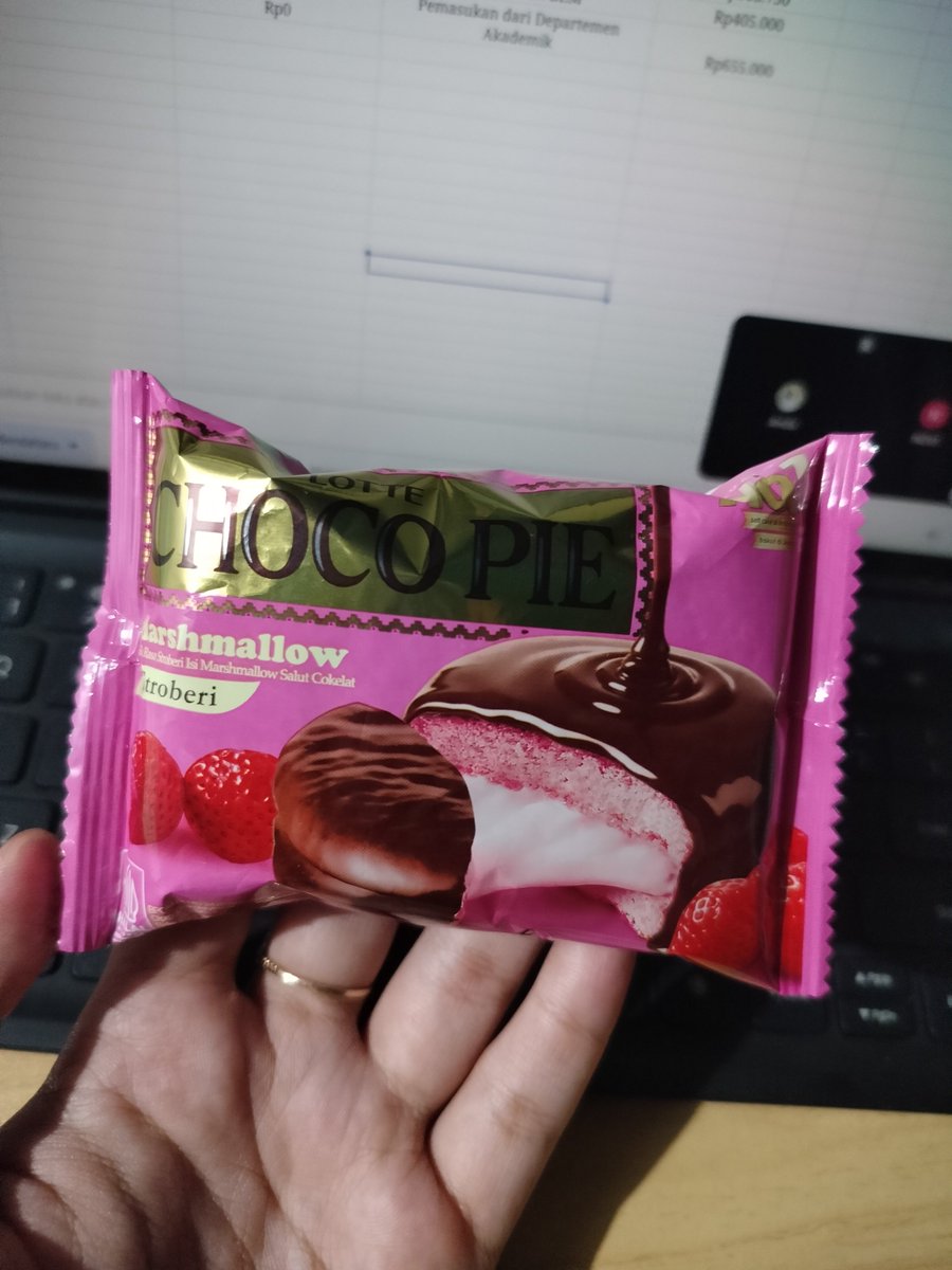 pearlmuggle's tweet photo. Lagi obses sama choco pie ini https://t.co/a1K3h5ScgG