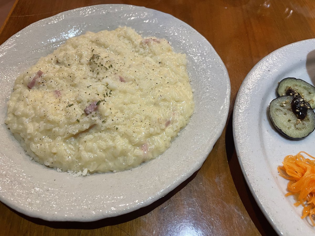 sp_yktp's tweet photo. 美味しいご飯が染み渡る…🥲他に店を知らない😅💦

参加者様が企画展に持ち込んでくださったDMや展示のお知らせなどを「きみがのこしたあいことば」の会場内に置いていたのですが、
少し余ったDMなどテオさんに設置していただきました✨
(持ち込んでいただいた作家様には連絡済みです！) https://t.co/1rC0p3CXkO