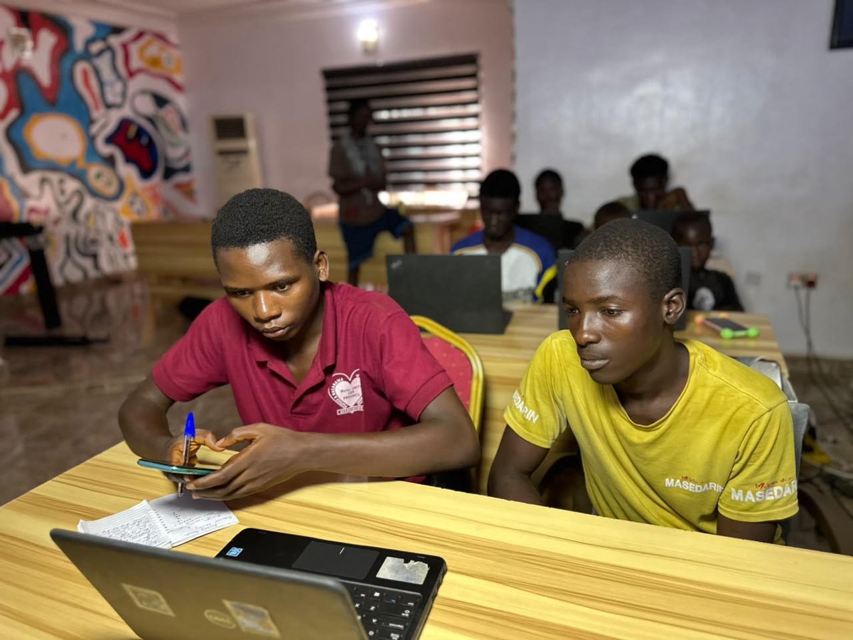 NKingsnansoh's tweet photo. Sunday marked the end of a 6-week journey.
Iβm proud of myself for making it through the Java Summer Boot Camp at Langtang Innovation Hub.
Grateful for everything I learned and everyone who supported me.
#LangtangInnovationHub
#WeBuildSTEM
#STEMGarageAfrica https://t.co/7sRJ1awf1Q