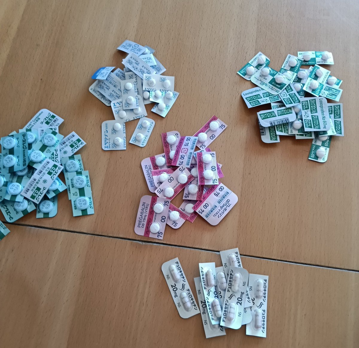 tim_tanu's tweet photo. 地味にめんどくさい
薬の仕分け💊 https://t.co/qSnikEOf4r