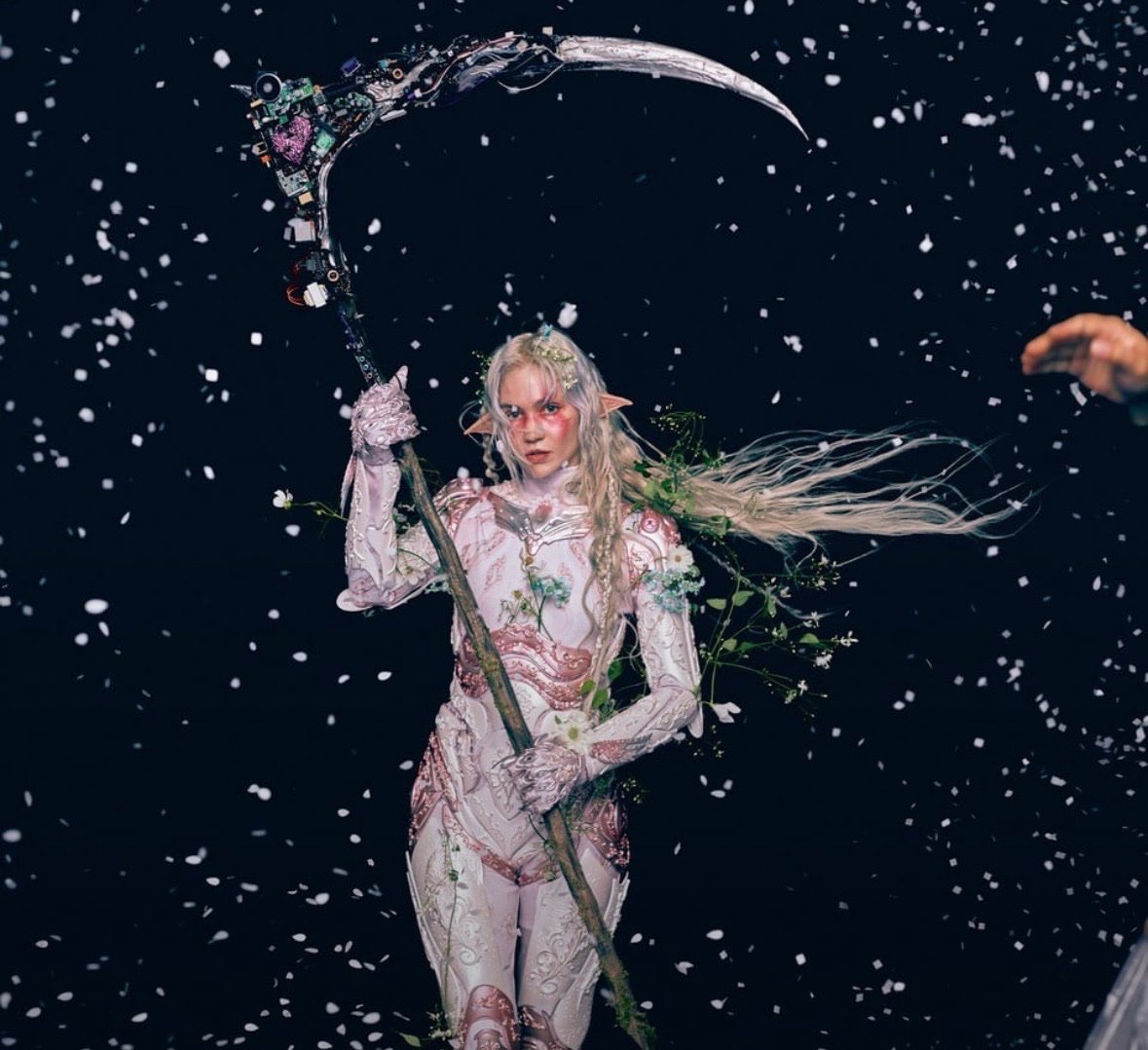 hourlygrimes's tweet photo. EVE IS ONLINE
— New single by Grimes! SOON https://t.co/TSQlqWjmNv