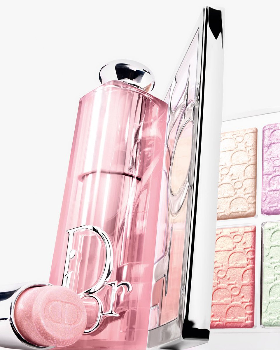 ForeverKimJisoo's tweet photo. Dior Beauty Instagram update with JISOO.

"@.sooyaaa__ makes her glow pop with Dior Backstage Glow Maximizer Palette in New limited edition 006 Icy Rosy, a luminous harmony that lights up her festive look l. Completed by new matching Lip Glow and Lip Glow Oil." https://t.co/A8cO3n6VIQ