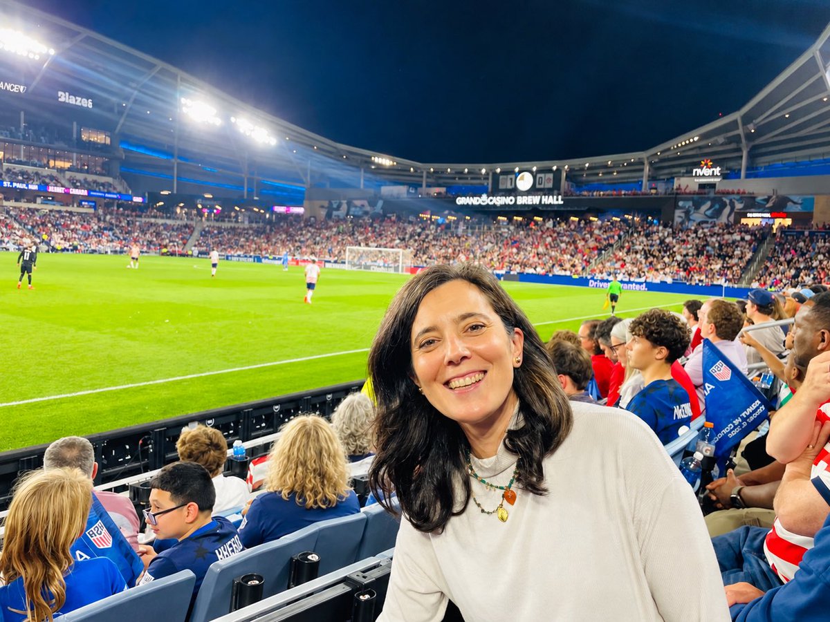 elisabelfiori's tweet photo. Here we go again: AI-edited, minus the red hat guy 😏 Gracias Capitán. Siempre te vamo’ a alentar #AD10S🐐#ElUltimoTango @allianzfield https://t.co/M0DojkxLfU