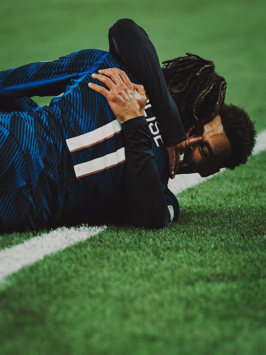 Sl_i11's tweet photo. doue is so cute i wanna hug olise like he did https://t.co/Gm5E1NAW3C