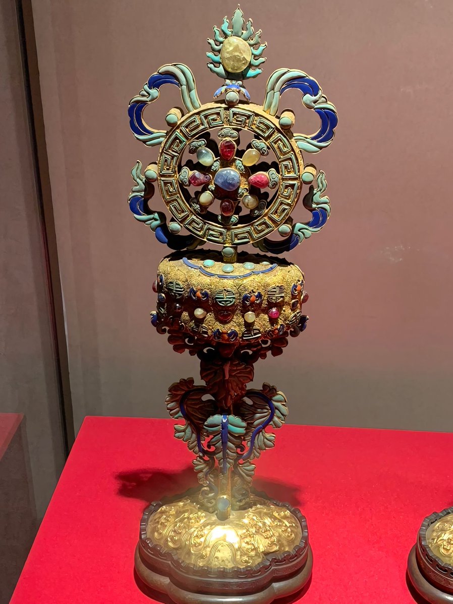 Ninoux's tweet photo. Ornate Tibetan Buddhist ritual treasures. Gold filigree inlaid with colorful gemstones, masterpieces of ancient craftsmanship.
#BuddhistRelic #ChineseHeritage #Museum https://t.co/SGL3pQkHr0