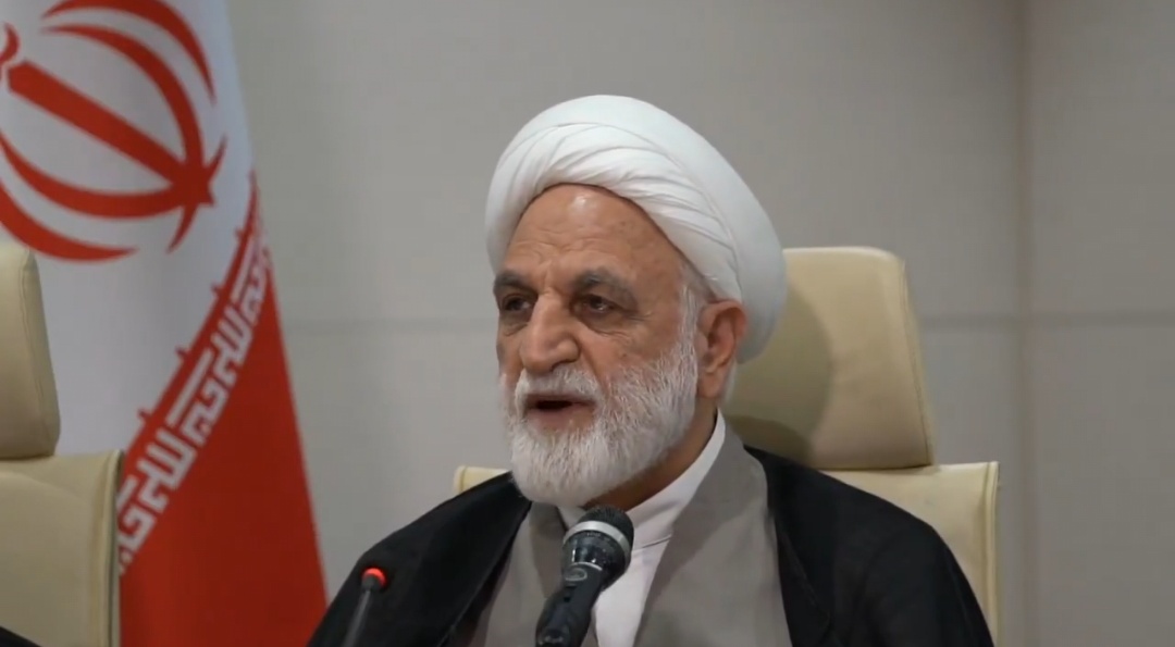 rastin_majd's tweet photo. سخنگوی قوه قضائیه مجدداً تأکید کرد: بی‌حجابی جرم است. اما سوال اصلی این نیست که جرم است یا نه؛ سوال این است که چرا پس از یک هفته، هنوز ردی از این برخورد در فضای عمومی نیست؟ 
وعده دادنِ مداوم، اعتماد عمومی را به جای جلب، تحلیل می‌برد.
@ejei_org
#حجاب https://t.co/Bl4jYICywJ