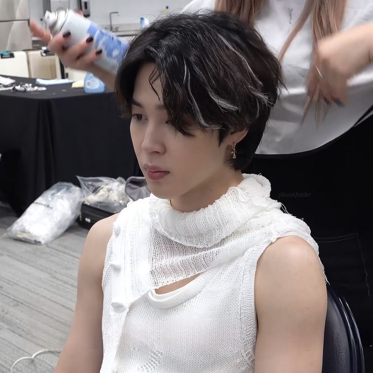 K7serendipity's tweet photo. @tetebbi Am I the only one who liked his oreo hair colour~¿???¿👉🏻👈🏻 https://t.co/wvrA4dK1Bj