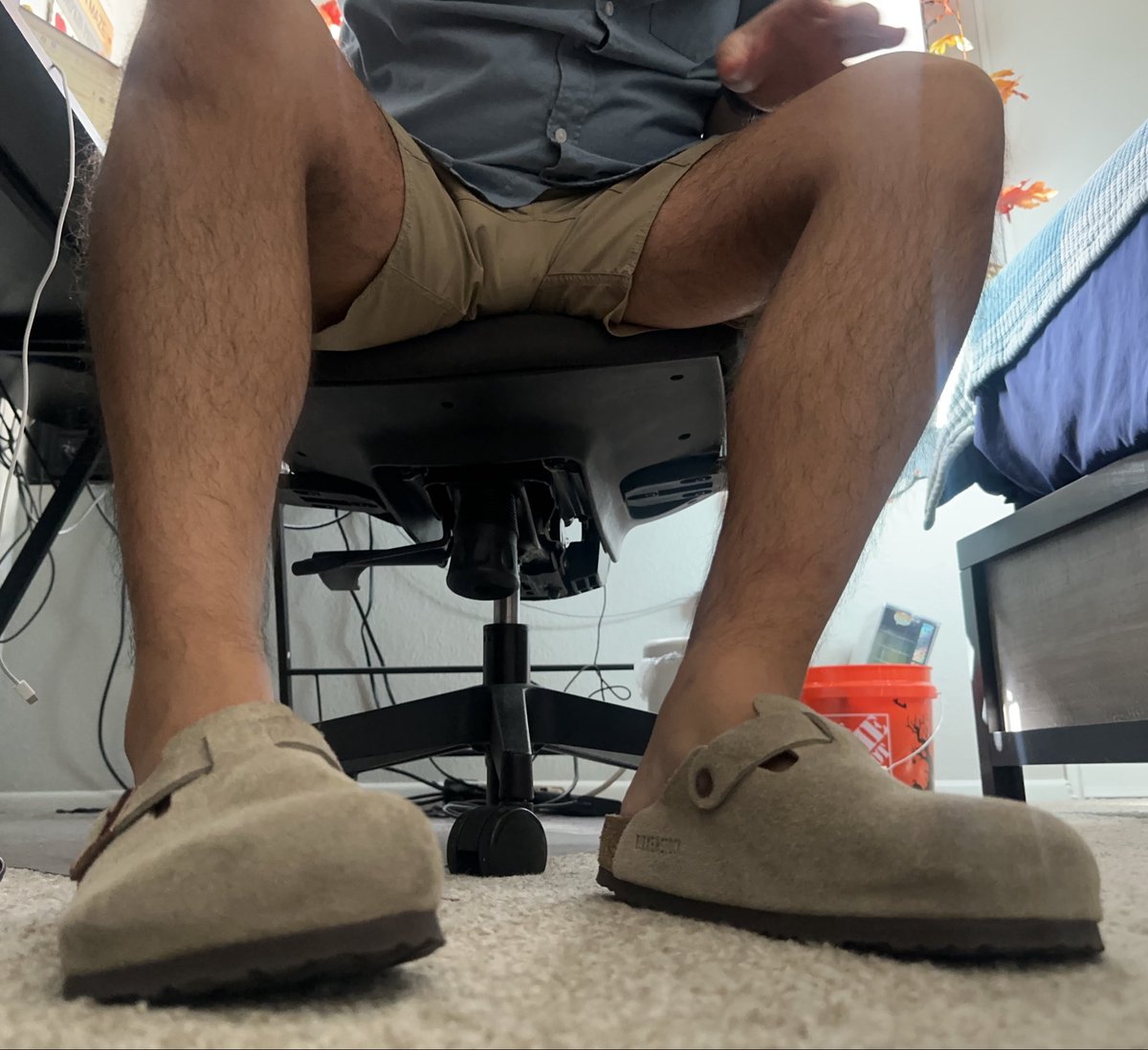 SoCalGuy365's tweet photo. Didn’t want my dawgs out at the dentist today…had to bust out the clogs for the first time in awhile. Would you pull them off?
#feet #malefeet https://t.co/U7FwRwHYb3