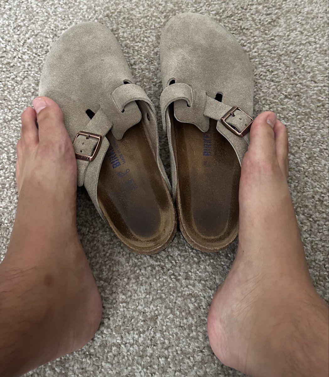 SoCalGuy365's tweet photo. Didn’t want my dawgs out at the dentist today…had to bust out the clogs for the first time in awhile. Would you pull them off?
#feet #malefeet https://t.co/U7FwRwHYb3