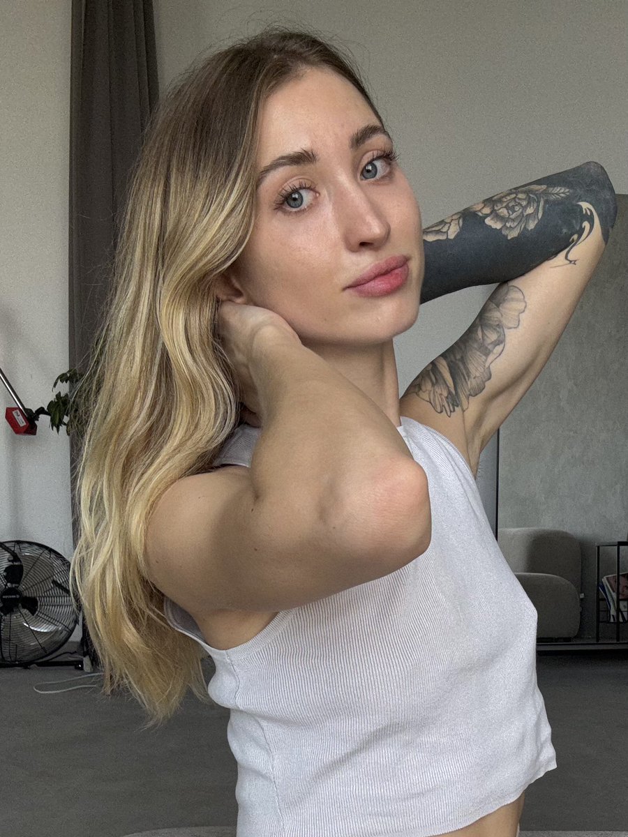 Amyloveoffice's tweet photo. I think we could get to know each other a little better 😉 Just not here…
#girl #prettygirl #beauty #girlmood #feminine https://t.co/QBJsNIOgSQ