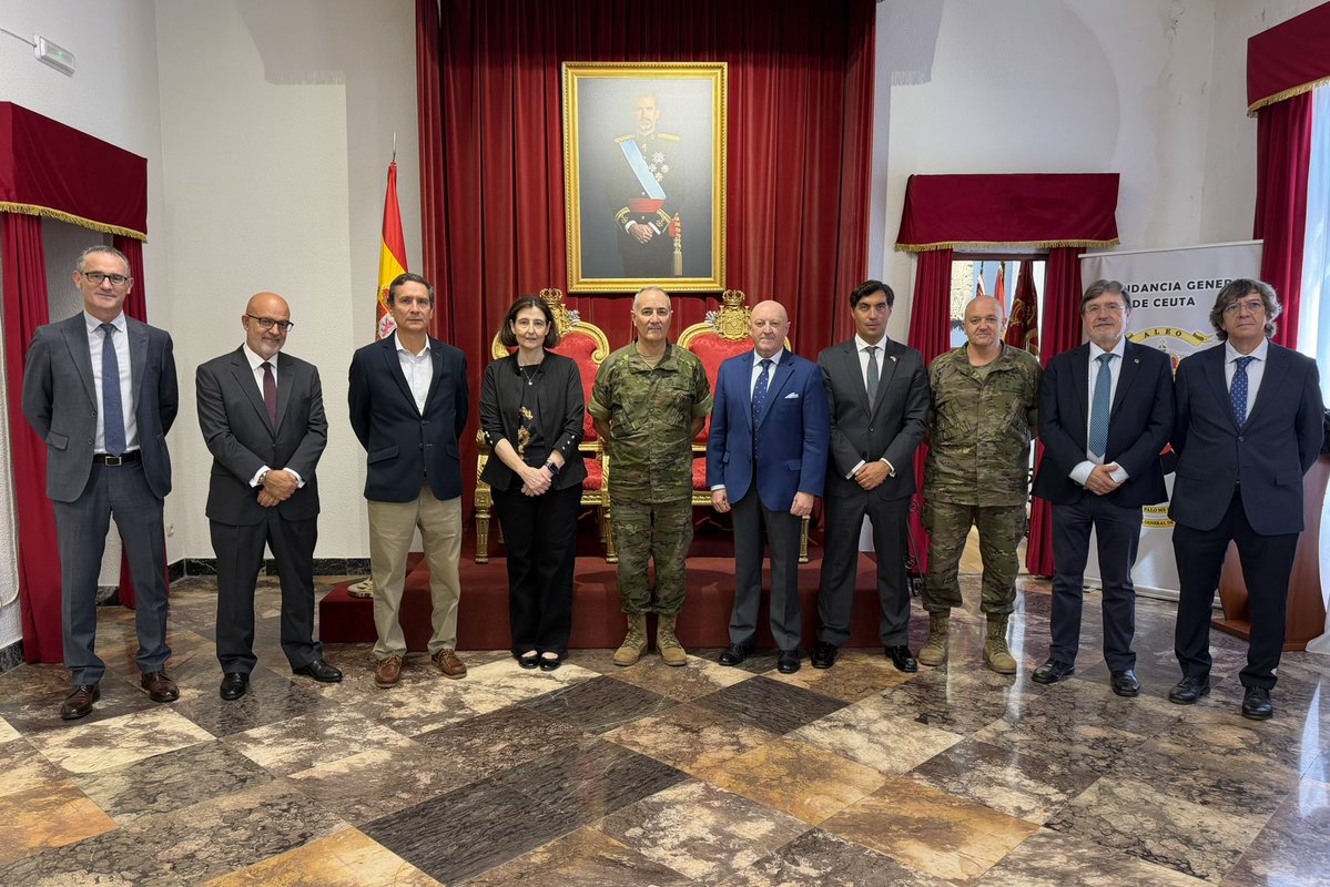 Notarios_ES's tweet photo. La delegación del Notariado español que ha visitado hoy Ceuta ha sido recibida por el presidente del @GobiernodeCeuta, @JuanVivasLara; por el delegado del @DelegGobCEU, David de la Encina; y por el comandante general de @COMGECEU_ET, Luis Jesús Fernández Herrero

🤝🏻 La presidenta de @Notarios_ES les ha trasladado la solidaridad de los notarios para con Ceuta y la plena disposición del Notariado para colaborar, dentro de sus competencias y capacidades, en todo aquello en lo que pueda resultar de utilidad a la ciudad y a la sociedad ceutí