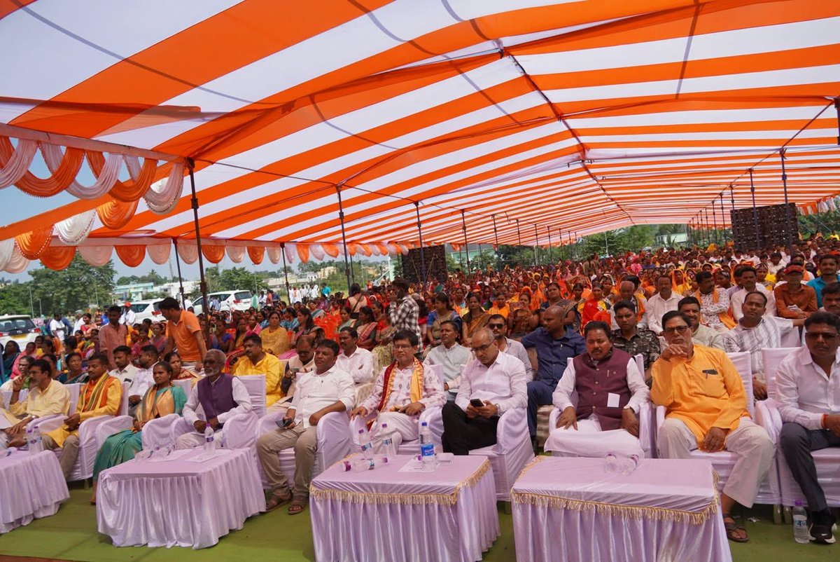 skpradhanbjp's tweet photo. ସେବା, ସମର୍ପଣ ଓ ରାଷ୍ଟ୍ରନିର୍ମାଣର ମହାସଂକଳ୍ପକୁ ଆହୁରି ଦୃଢ଼ କରି କୋରାପୁଟ ଠାରେ ଜିଲ୍ଲା ସଭାପତି ଶ୍ରୀଯୁକ୍ତ ଶିବ ମୁଦୁଲିଙ୍କ ଅଧ୍ୟକ୍ଷତାରେ ଆୟୋଜିତ ‘ବିକଶିତ ଭାରତ ସଂକଳ୍ପ ସଭା’ ଓ ‘ସେବା ଜ୍ୟୋତି ଯାତ୍ରା’ରେ ଯୋଗଦେଲି। https://t.co/Pibjtz83Wm