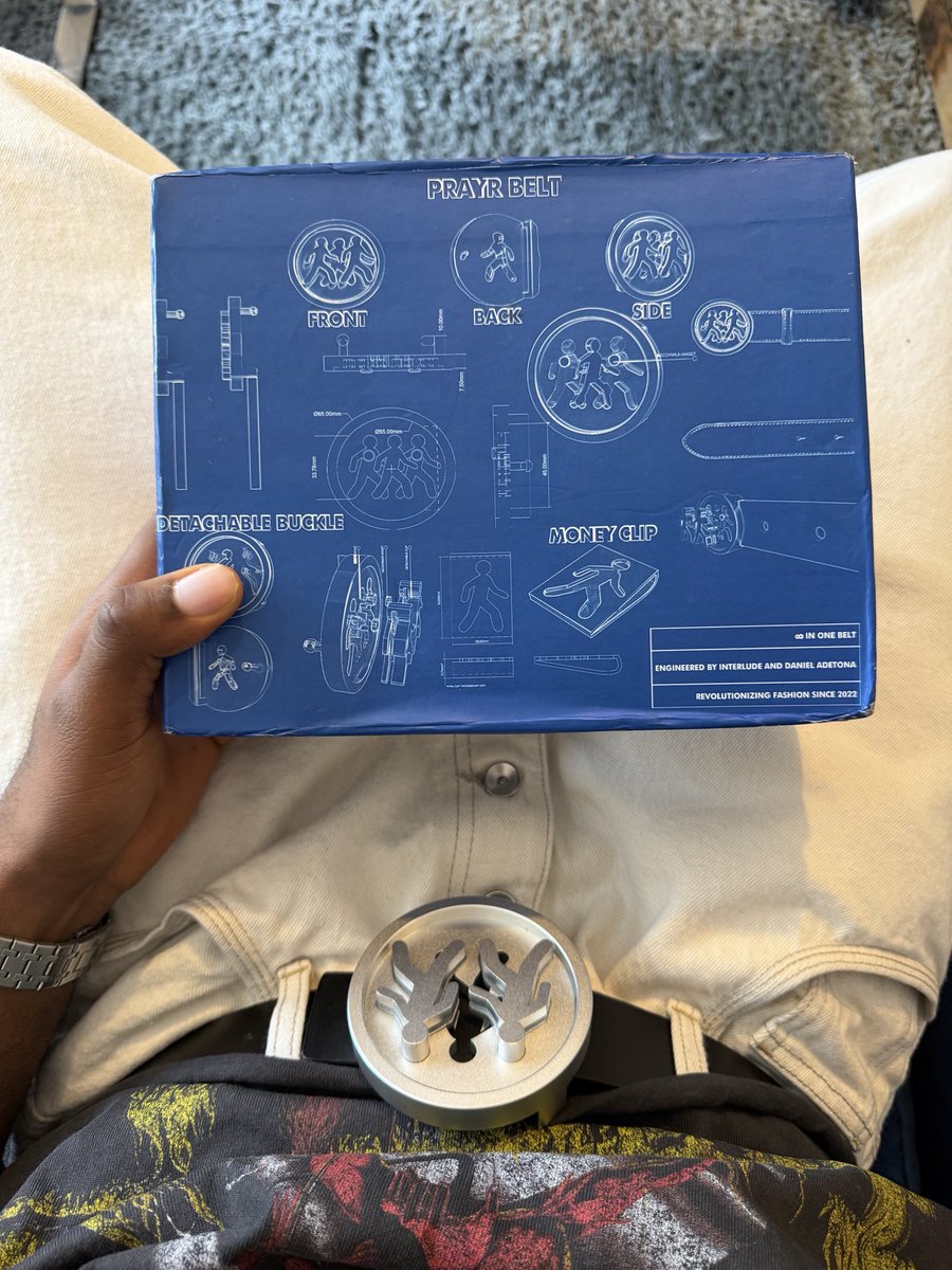 daniel_adetona's tweet photo. i made a belt that’s also a wallet what have you made? https://t.co/PqlyErtkjI