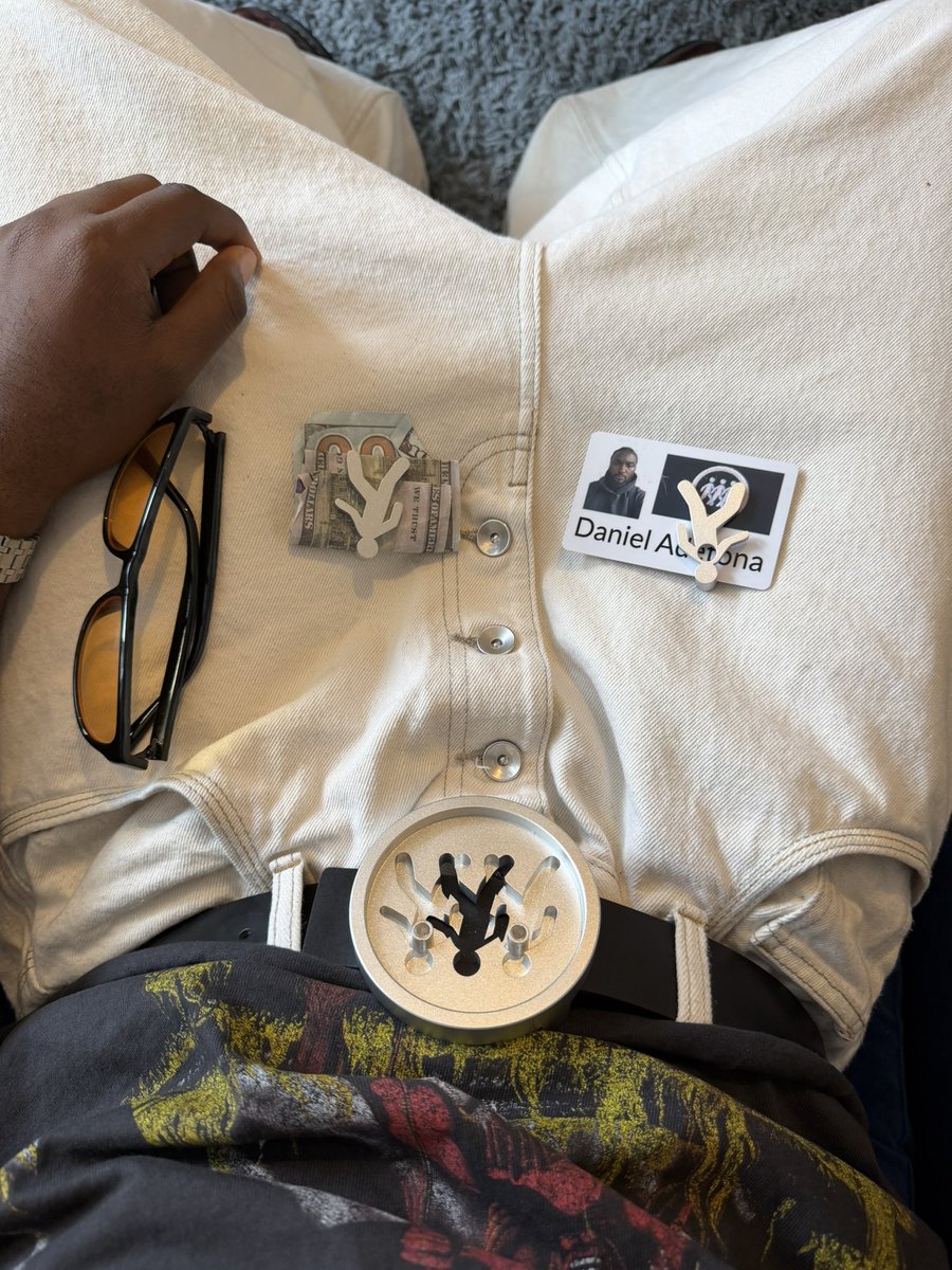 daniel_adetona's tweet photo. i made a belt that’s also a wallet what have you made? https://t.co/PqlyErtkjI