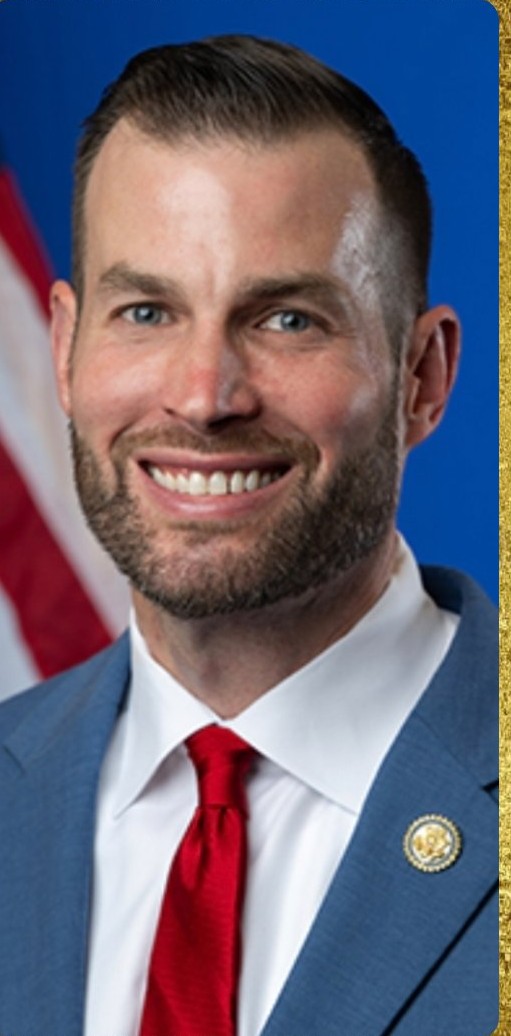 TheFloridaMike's tweet photo. Two anti-American grifting losers, MTG in GA-14 and Thomas Massie in KY-4, were replaced by two superb Trump-endorsed men.
Clay Fuller and Ed Gallrein.🏆
Now we need to make sure they win on November 3! #VoteRED 
Who else thinks that President Trump deserves a helpful Congress? https://t.co/n4D7TF9zPq