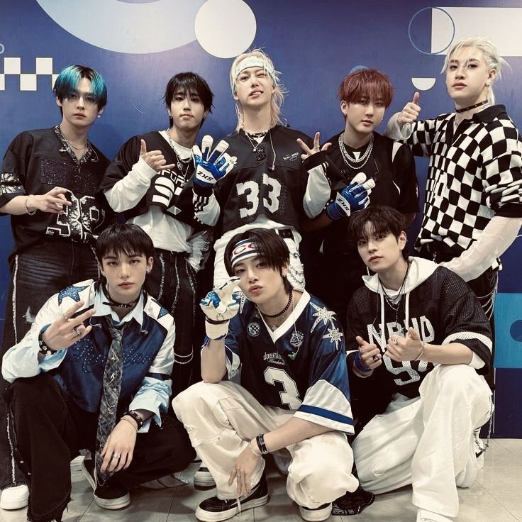 Seungbery's tweet photo. @seasiren07 Stray Kids!!!!❤️❤️🎀✨ https://t.co/QtcHH7kXn4