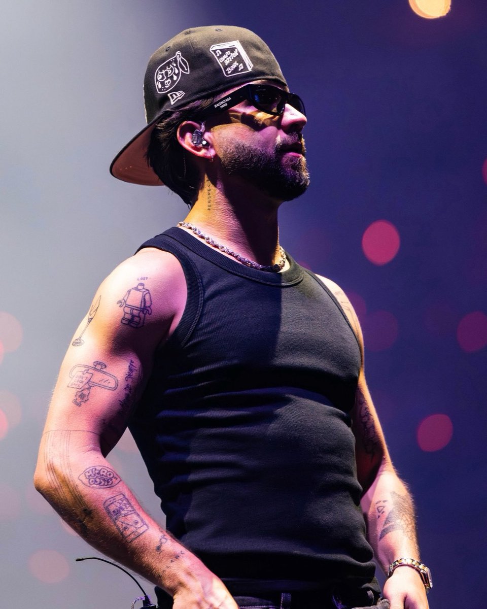 soyclubi's tweet photo. 🗣️MORA hablando en su última entrevista:

"¿Tú has oído a alguien decir que Michael Jackson sacaba la misma canción 10 veces? Era el mismo tipo de música y casi siempre las mismas notas pero nadie lo decía porque no iba todo tan rápido"

"Por eso sacas tres canciones de reggaeton y ahora te dicen: Bah es lo mismo de siempre"