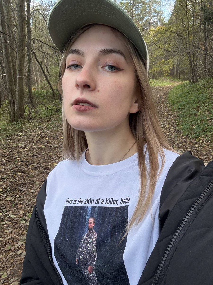 kselvtatt's tweet photo. лучшая футболк�� для прогулок в лесу ✨ https://t.co/dc7xsIa8qL