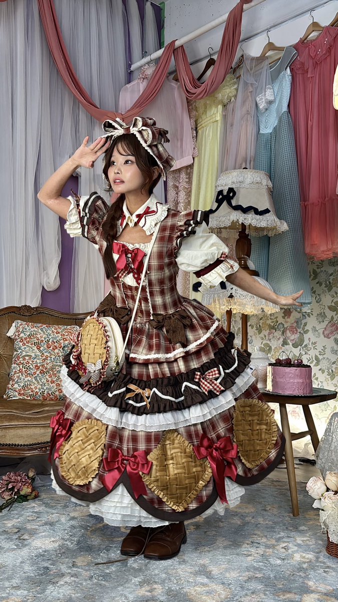ugiri_w's tweet photo. たくさん試着させていただきました✨

アップルパイに満たされてきました〜🍎
スイーツ柄大好きすぎて胸がくるしい😭

冬にぴったりなあったかコブランは
高級感あふれる生地が最高でした🥹🥀

#星箱新作展示会 https://t.co/r7Xf4tcbvO
