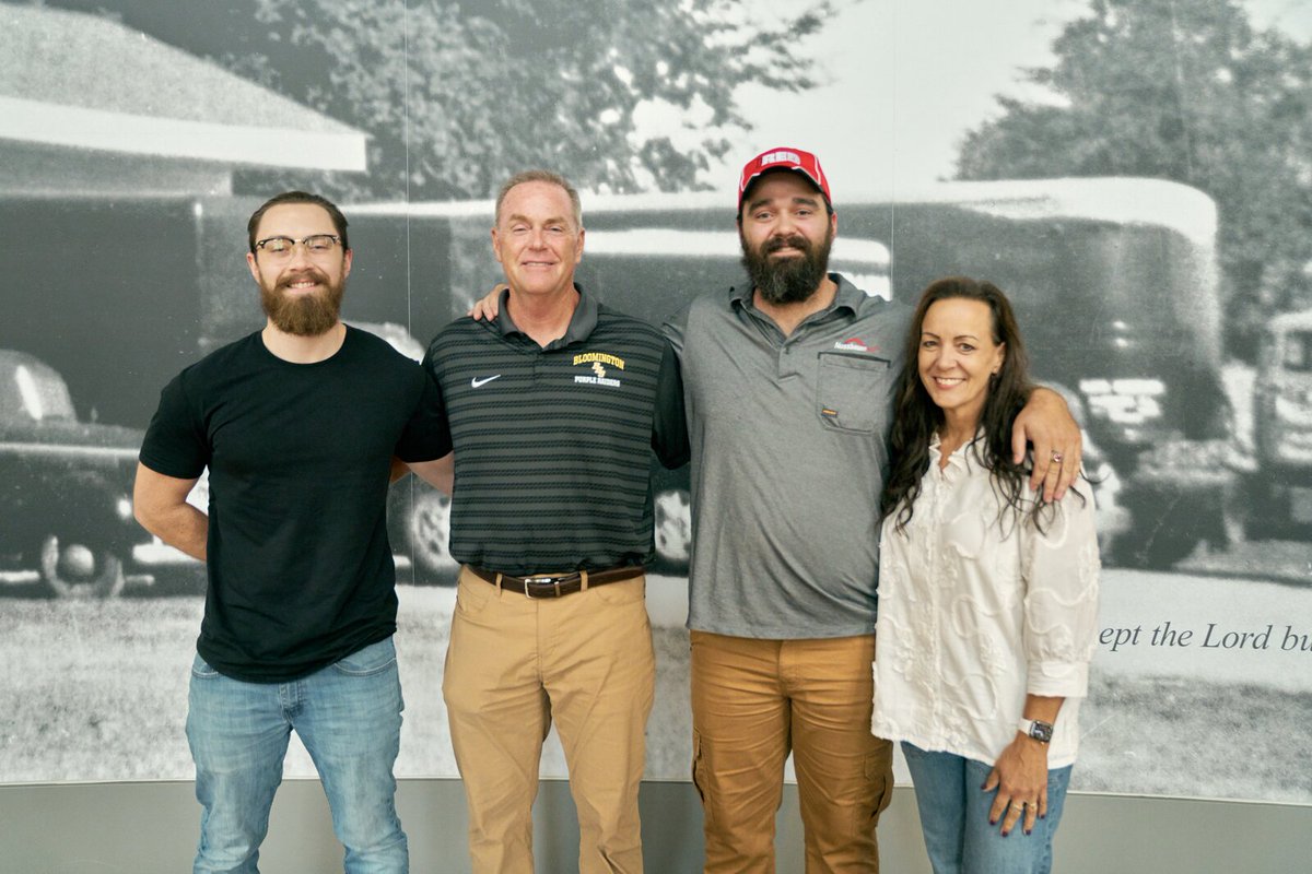 NussbaumTrans's tweet photo. Big congratulations to Kamden Kauth for becoming #CertifiedRed! 🎉
"Congrats Kam on your accomplishment."
-Brian, Senior Driver Manager
#NussbaumFamily #EmployeeOwned https://t.co/2kbhCHcwNr