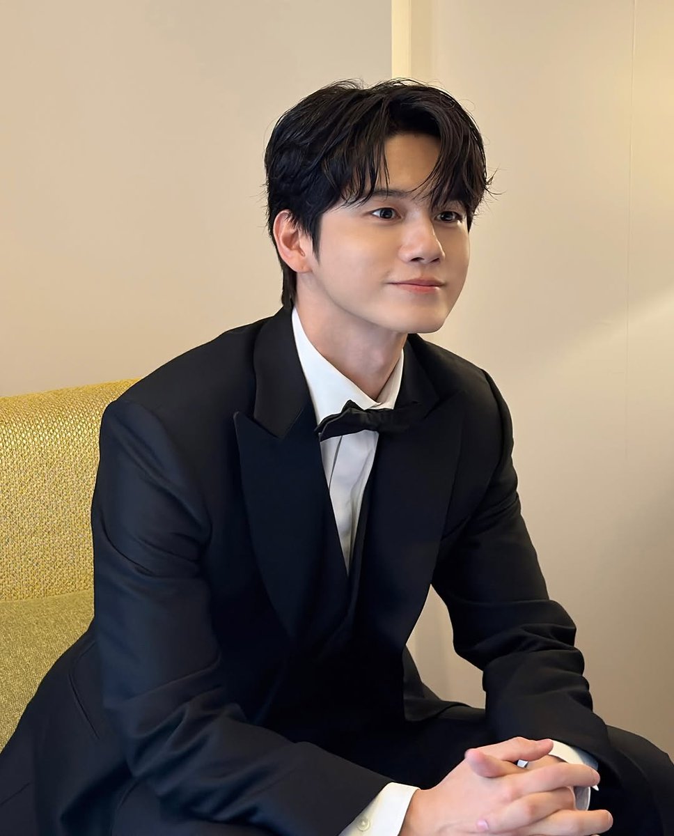ONGgall's tweet photo. [📸] #옹성우 #부산국제영화제

https://t.co/SwPSb11DKJ

부산국제영화제와 옹성우 배우의 설레는 첫 만남❣️
영화 <정가네>로 여러분을 찾아올 옹성우 배우를 기대해 주세요🎬

#ONGSEONGWU #BIFF https://t.co/PFloTycQHy