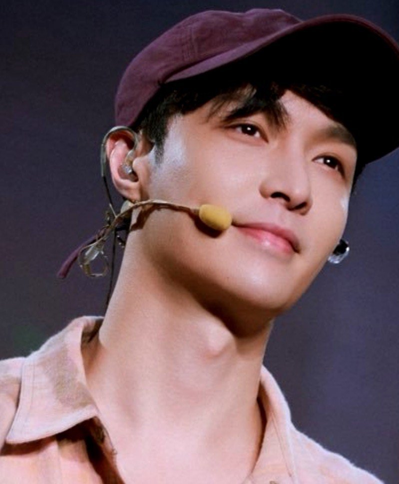 TeamEXOIndia's tweet photo. Happiest Birthday Yixing!
Thank You for debuting! You always inspire & encourage us to achieve our goals! Your voice soothes us after hard days! Proud to have you as our idol! Keep prospering! Be happy & healthy always! Love you♥️
#HappyLAYday #HappyYixingDay
#1007LAYDAY #LAY35 https://t.co/JsfitWGRZf