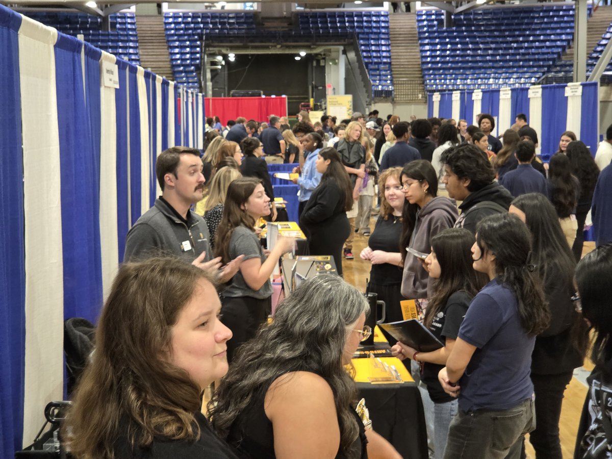 FrontierSchools's tweet photo. Yesterday, our seniors from #FSHS attended the NACAC National College Fair at Hy-Vee Arena! 🎓✨

Our students had the opportunity to explore colleges, connect with admissions representatives, and learn more about their options for life after high school.  🙌
#CollegeBound https://t.co/fVG4K9rUxY
