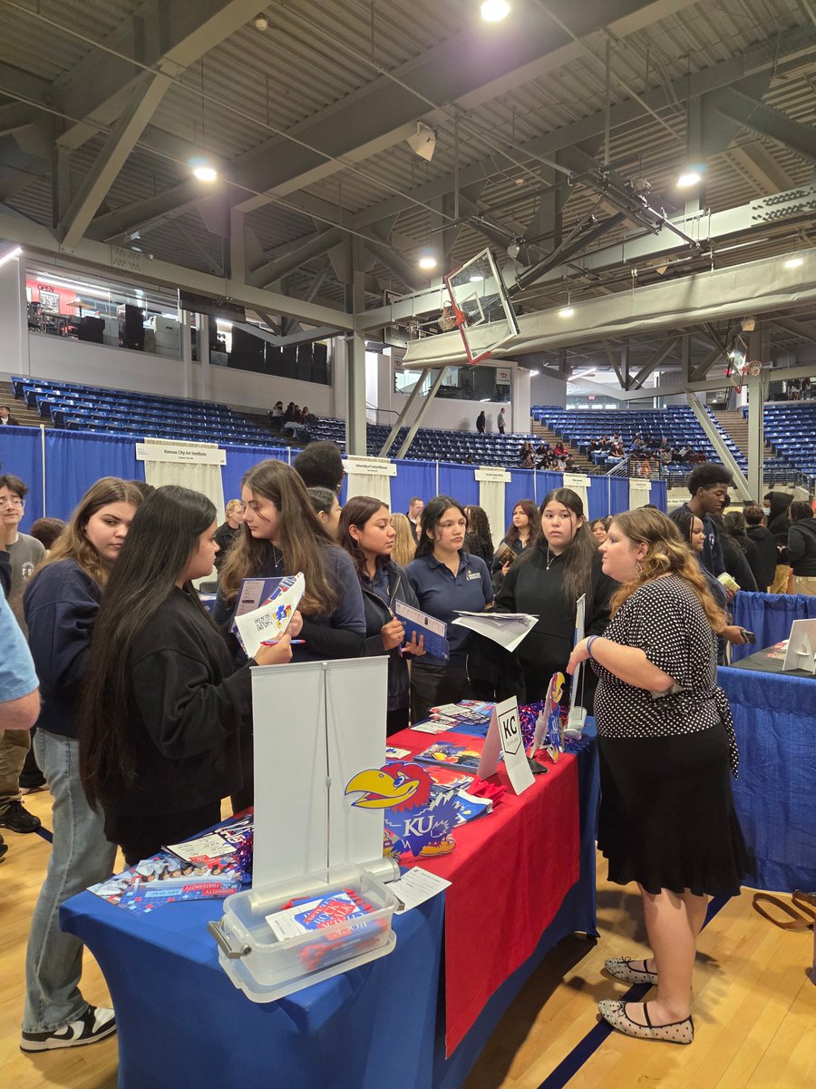 FrontierSchools's tweet photo. Yesterday, our seniors from #FSHS attended the NACAC National College Fair at Hy-Vee Arena! 🎓✨

Our students had the opportunity to explore colleges, connect with admissions representatives, and learn more about their options for life after high school.  🙌
#CollegeBound https://t.co/fVG4K9rUxY