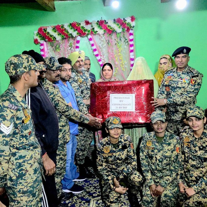 Devkuma619's tweet photo. A hero’s sacrifice inspires generations. 🇮🇳❤️
 BSF stands with Martyr Rafiq Ahmad’s family, today and forever. 🫡🌹

#BordersecurityForce #MiviOne5G https://t.co/tDcYrEyiTJ