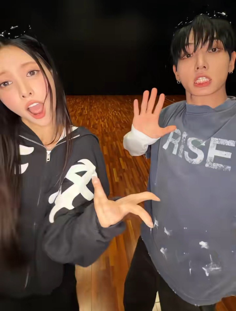 wryiting's tweet photo. but in her bad day,  she has jaziel <3 https://t.co/dc1s9MFdUE