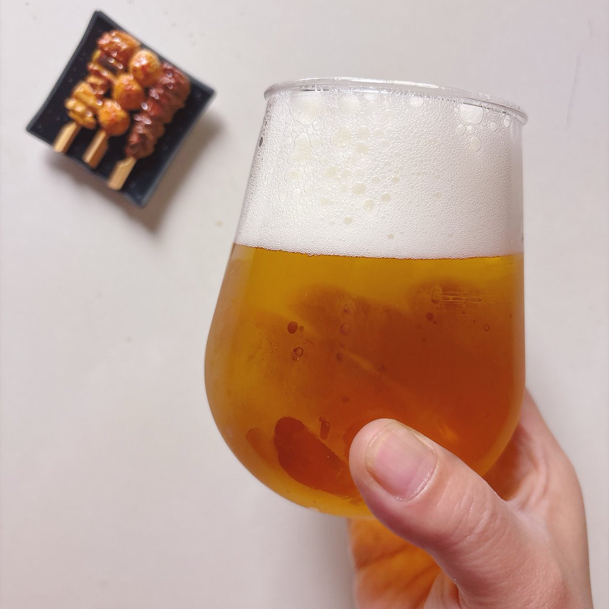 nbnb_oloq's tweet photo. ディズニーのビールのカップがバズってたけど、
昨日かなり久しぶりに行ったシーで
フルーツワインを飲んだ時のプラカップの
形が可愛くて洗って持って帰ってきた😛

今日ビール注いでみた🤤💜
かわいい💜 https://t.co/h55zdXXqXv