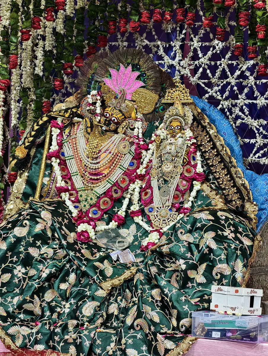 sumitdeora13's tweet photo. राधारानी मंदिर बरसाना से अलौकिक संध्या आरती दर्शन 07/10/2026 https://t.co/3jE4rmKNPV