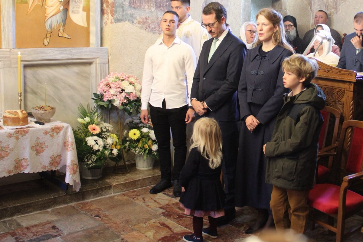 PrincFilip1's tweet photo. Данас смо у манастиру Милешеви прославили Светог краља Владислава, кт��торску славу ове велике светиње и славу Епархије милешевске.

Са породицом сам присуствовао Светој архијерејској Литургији, у молитвеном сабрању са архијерејима, свештенством, монаштвом и верним народом.

Милешева је једно од оних места која нас снажно подсећају ко смо, одакле долазимо и шта смо дужни да сачувамо. Задужбина Светог краља Владислава вековима чува сећање на Светог Саву и сведочи о духовном и историјском наслеђу нашег народа.

Захваљујем, Његовом Високопреосвештенству Митрополиту милешевском Атанасију на срдачном гостопримству, као и свима са којима смо данас поделили радост овог великог празника.

Срећна слава Епархији милешевској, манастиру Милешеви и свима који прослављају Светог краља Владислава!