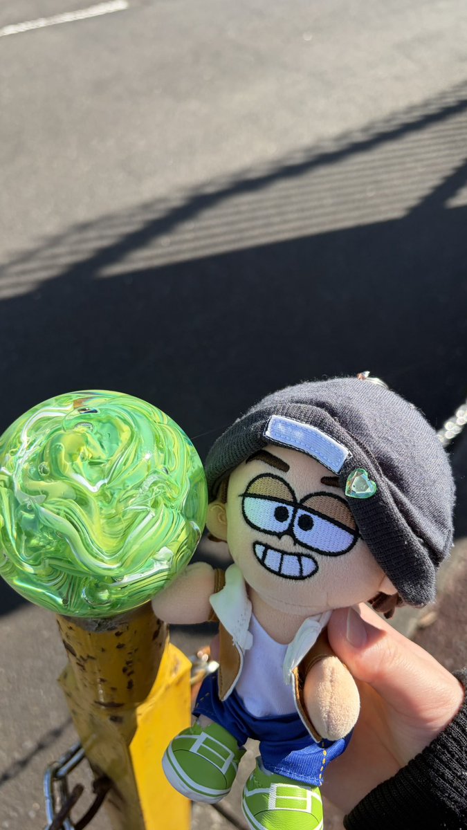 chabos925s2's tweet photo. 同じ空見たし小さな秋も見つけたよ☀️🍁🍂
原さんの色あったから記念に撮ったよ💛💚 https://t.co/fyCh4ECkXj