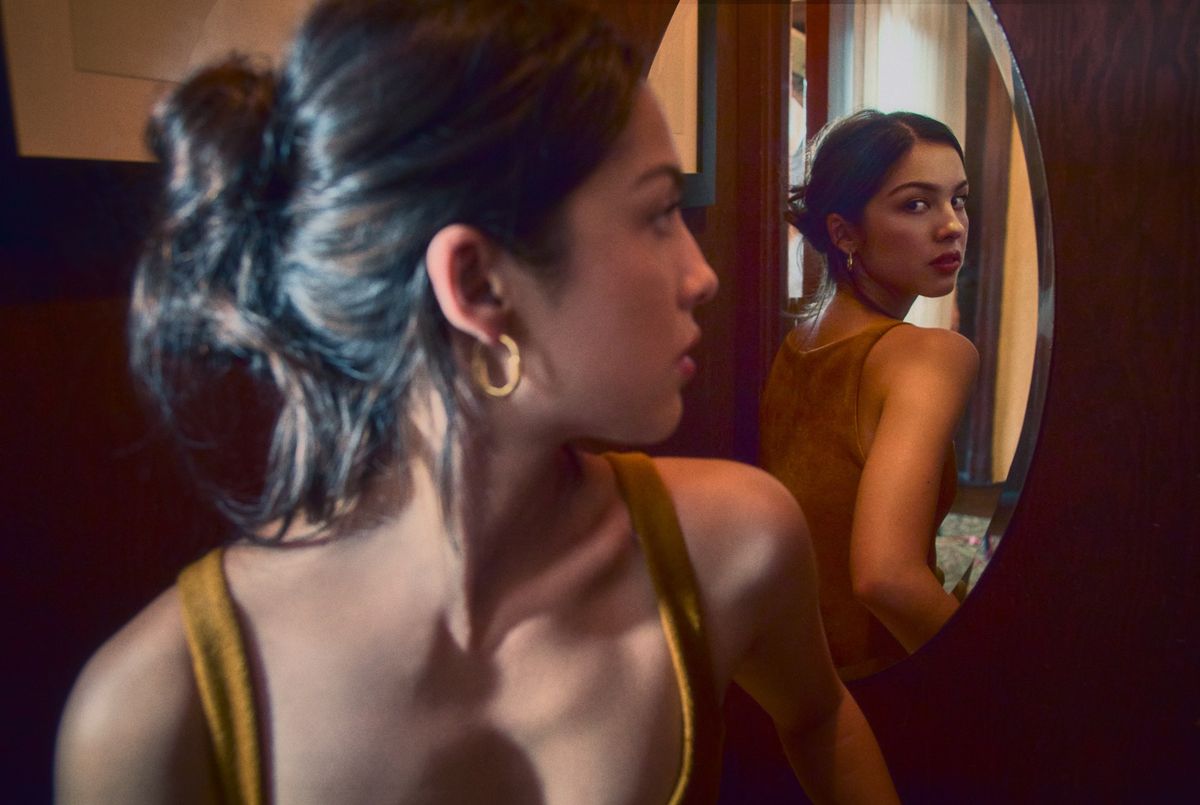 THR's tweet photo. Olivia Rodrigo on the challenges of the constant eyes on her personal life: 

“It’s so hard and kind of sad, especially because relationships are supposed to be something private. I feel like every time I go on a casual date with a guy, there’s a picture of it on the internet, which feels really invasive. Sometimes you’re out with a guy who’s not your boyfriend, and suddenly the internet’s like, ‘They’re married, blah blah blah.’"

Read the THR cover story: https://t.co/PFP0K6b5jX