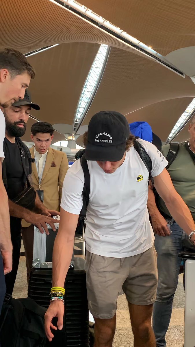 moonnfllower's tweet photo. Kimi at the airport (?)
He looks so uncomfortable, wish they didn't crowd him like that. Bro was probably tired from his plane and just wanted to rest https://t.co/rw2szjCGSX