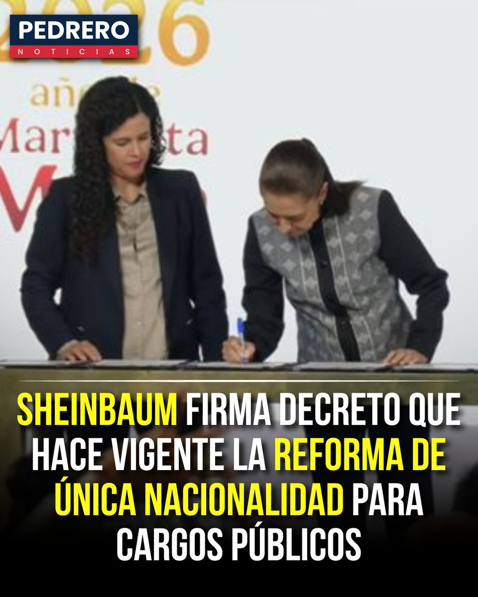 YosoyPedrero's tweet photo. 🚨 OJO | SHEINBAUM FIRMA DECRETO QUE HACE VIGENTE LA REFORMA DE ÚNICA NACIONALIDAD PARA CARGOS PÚBLICOS
La presidenta Claudia Sheinbaum Pardo y la consejera jurídica de la Presidencia, Luisa María Alcalde, firmaron este miércoles el decreto que hace vigente la reforma constitucional sobre única nacionalidad para quienes aspiren a cargos públicos, luego de que la iniciativa fuera aprobada por el Congreso y avalada por la mayoría de los congresos locales.

Con la firma del decreto, la reforma a los artículos 82, 116 y 122 de la Constitución queda formalmente en vigor. A partir de ahora, quienes aspiren a la Presidencia de la República, a una gubernatura o a la Jefatura de Gobierno de la Ciudad de México deberán ser mexicanos por nacimiento y no poseer otra nacionalidad al momento de solicitar su registro como candidatos. Una vez en el cargo, no podrán adquirir o solicitar otra nacionalidad, utilizar documentos de identidad extranjeros ni acogerse a la protección diplomática de otro Estado.

La firma del decreto se realizó durante la conferencia matutina en Palacio Nacional, y representa el paso final del proceso legislativo que inició con la iniciativa enviada por la propia presidenta. La reforma fue aprobada en la Cámara de Diputados el 22 de septiembre y en el Senado el 29 de septiembre, con 86 votos a favor y 42 en contra.

La presidenta Sheinbaum ha defendido la medida al señalar que quienes encabecen los principales cargos ejecutivos del país deben responder únicamente al Estado mexicano. "Las y los presidentes de México solo pueden tener una bandera, una patria y un pueblo", expresó la mandataria al referirse a la reforma. La consejera jurídica Luisa María Alcalde precisó que la reforma aplicará a partir de las elecciones de 2028 y que deberá existir una ley específica con las nuevas reglas.