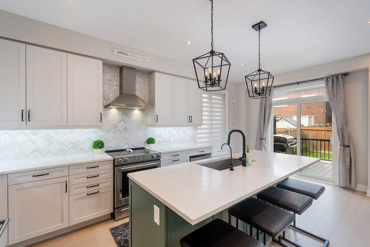 360virtual's tweet photo. Modern and elegant inside and out.   4+1 bedroom detached family home.  A beautiful and growing family community in East Gwillimbury with walking distance parks and schools.

$1,098,880 | MLS N13672178

#FamilyHomes #DetachedHomes #YorkRegionRealEstate #RealEstatePhotography https://t.co/KxOAqf5eTA