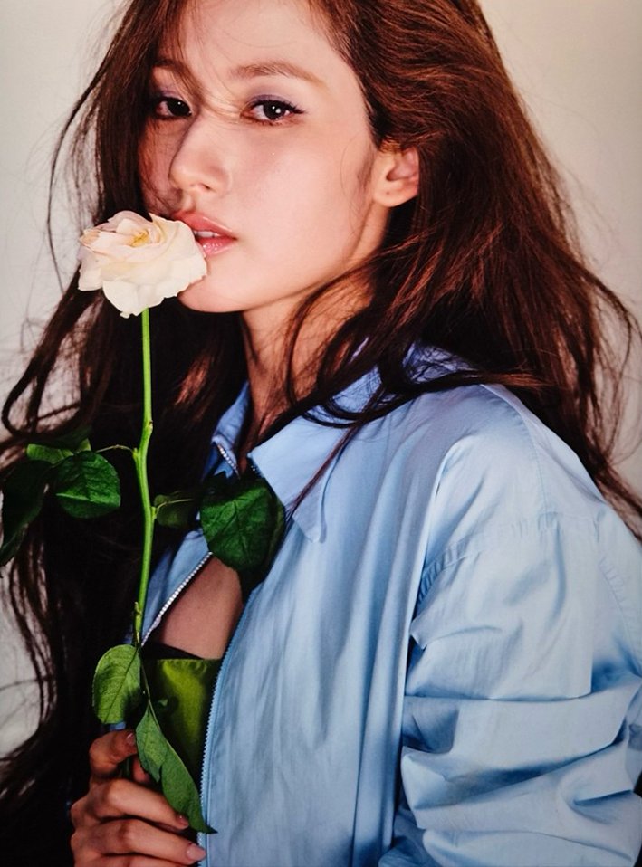 godmitzu's tweet photo. DAMN SANA https://t.co/Q9QZB2RfCx