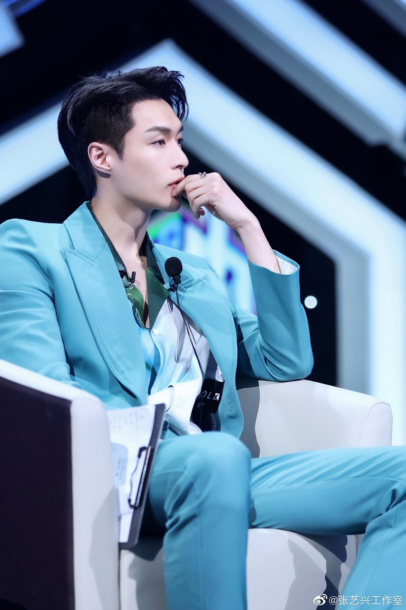 yixingsoIos's tweet photo. HAPPY BIRTHDAY YIXING 🥳 I love you sooooo much and I’m so proud of you 😖💖 so grateful for all your good music and acting projects and can’t wait for more ‼️ #HappyLAYDay https://t.co/qti1cHunZ0