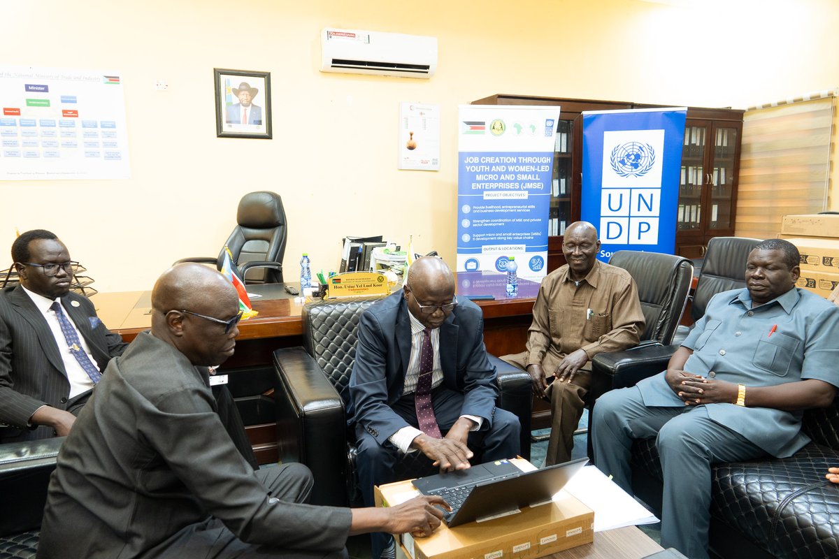 undpsouthsudan's tweet photo. #UNDP handed over ICT equipment to the Ministry of Trade and Industry through the Job Creation through Youth and Women-led Micro and Small Enterprises (JMSE) project, supporting more efficient service delivery, better data management, and enhanced institutional capacity.
The JMSE project is;
✅advancing digital transformation 
✅fostering an enabling environment for trade &  private sector development 🇸🇸.