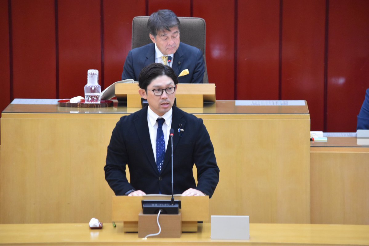 yasuhi10's tweet photo. 立憲、社民、共産が提出した質疑にすら答えられない無責任な意見書案に対して反対討論を行いました。
彼らの根底には自衛隊＝迷惑という意識があるんだろうなと痛感しました。
私たち国民の生命と財産を守ってくれる自衛隊の名誉を守る為に改めて戦う決意ができました。
※動画はリプ欄 https://t.co/UNkEQUwoOj