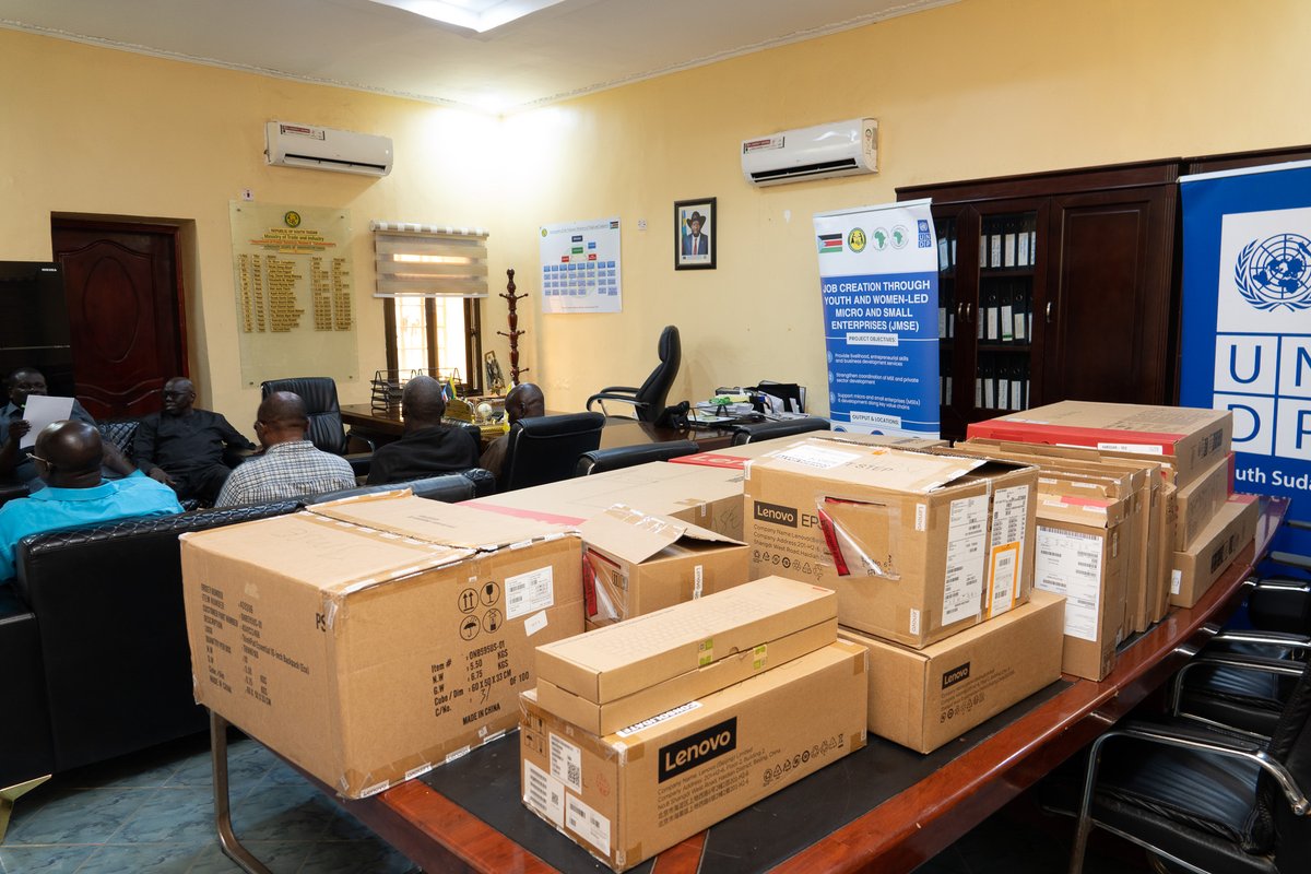 undpsouthsudan's tweet photo. #UNDP handed over ICT equipment to the Ministry of Trade and Industry through the Job Creation through Youth and Women-led Micro and Small Enterprises (JMSE) project, supporting more efficient service delivery, better data management, and enhanced institutional capacity.
The JMSE project is;
✅advancing digital transformation 
✅fostering an enabling environment for trade &  private sector development 🇸🇸.