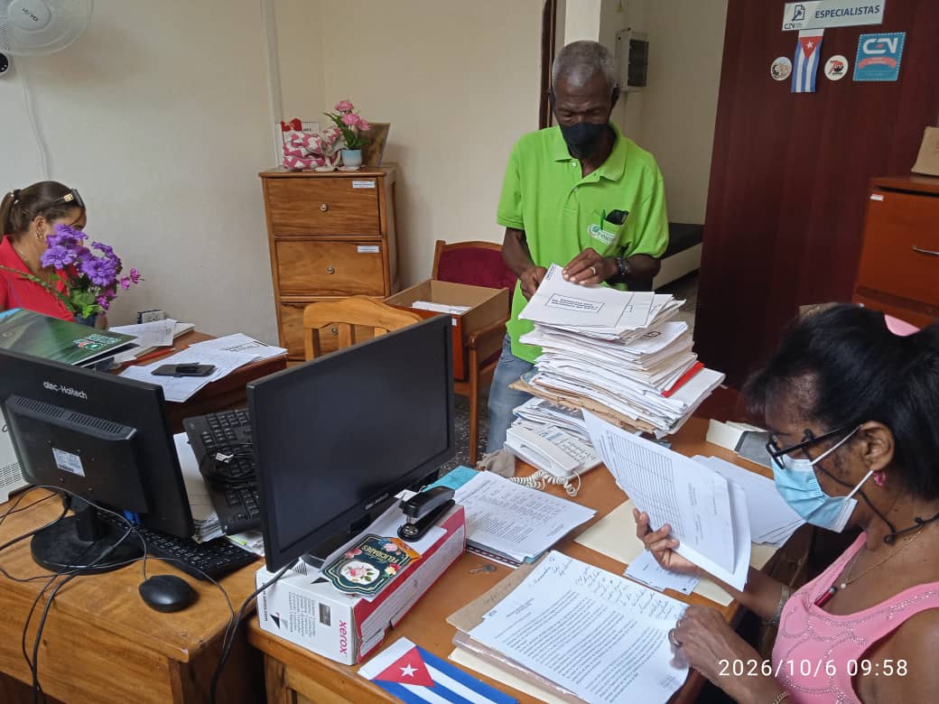 ABausat2026's tweet photo. El Consejo Electoral Provincial de Santiago de Cuba continua las acciones de control y ayuda a los responsables de archivo de gestión. https://t.co/mB9DBeYxIp