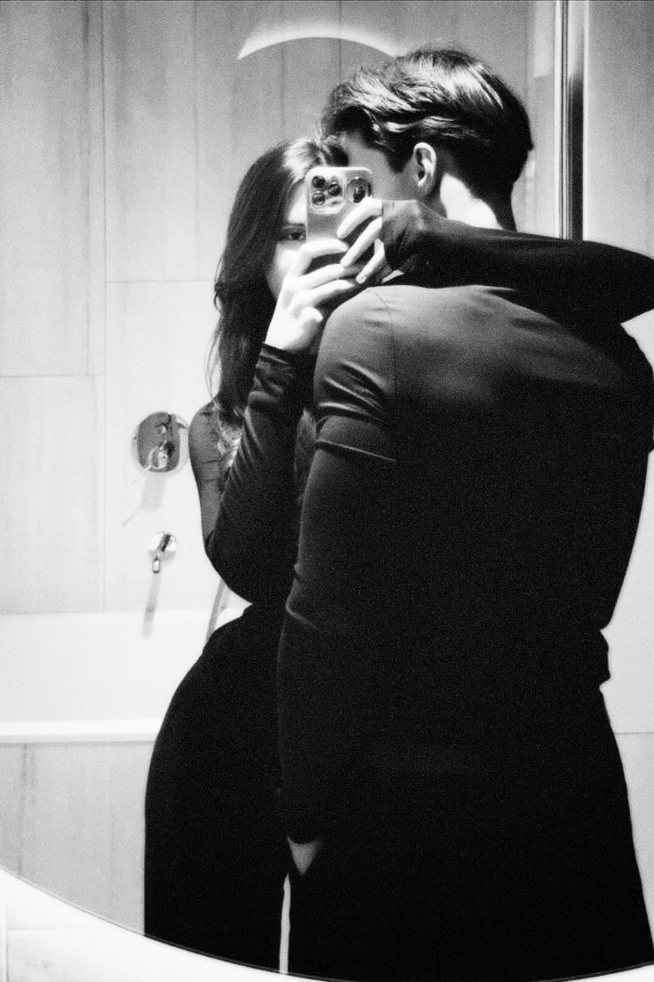 Dea_rGentleman's tweet photo. My world in my hands https://t.co/gdt0HNtiwW