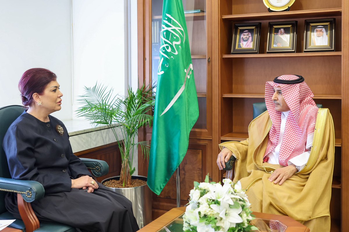 KSAMOFA's tweet photo. #الرياض | سعادة وكيل الوزارة للشؤون السياسية السفير الدكت��ر #سعود_الساطي يستقبل سعادة سفيرة جمهورية العراق لدى المملكة السيدة صفية طالب السهيل، ويستعرضان العلاقات الثنائية بين البلدين. https://t.co/9eiDyZn5or