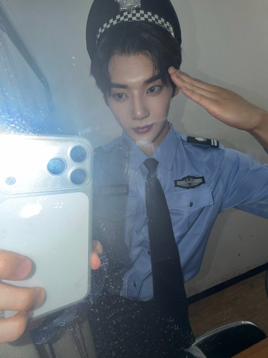 WAKER_official's tweet photo. 내가 도둑에서 경찰이 된 얘기해줄까?

#WAKER #웨이커 #ウェイカー
#새별 #SAEBYEOL https://t.co/uTrOWDPwpL