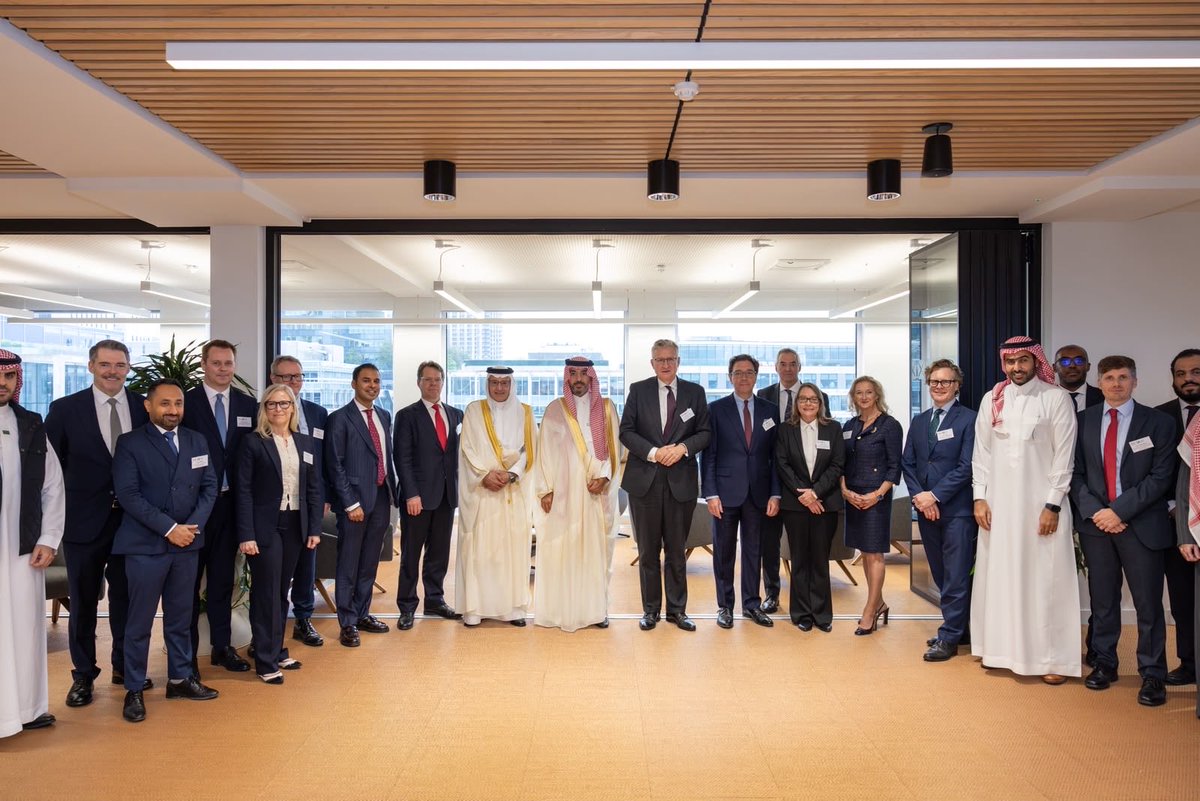 Abdulazizalboug's tweet photo. في مستهل أعمال زيارتنا إلى المملكة المتحدة، شاركنا اليوم في جلسة «الشراكة السعودية لتطوير الكفاءات والقدرات التأمينية»، باستضافة كلية بايز لإدارة الأعمال (Bayes)، وبمشاركة نخبة من المؤسسات الأكاديمية والمهنية البريطانية، شملت أكاديمية لويدز (Lloyd’s Academy)، ومعهد التأمين القانوني (CII)، والمعهد القانوني لمعايني الخسائر (CILA)، ومعهد وكلية الخبراء الاكتواريين (IFoA).

وتهدف هذه الشراكة إلى بناء مسارات تأهيل وتدريب نوعية، تسهم في تطوير الكفاءات الوطنية وتواكب مستهدفات الاستراتيجية الوطنية لقطاع التأمين.
#هيئة_التأمين