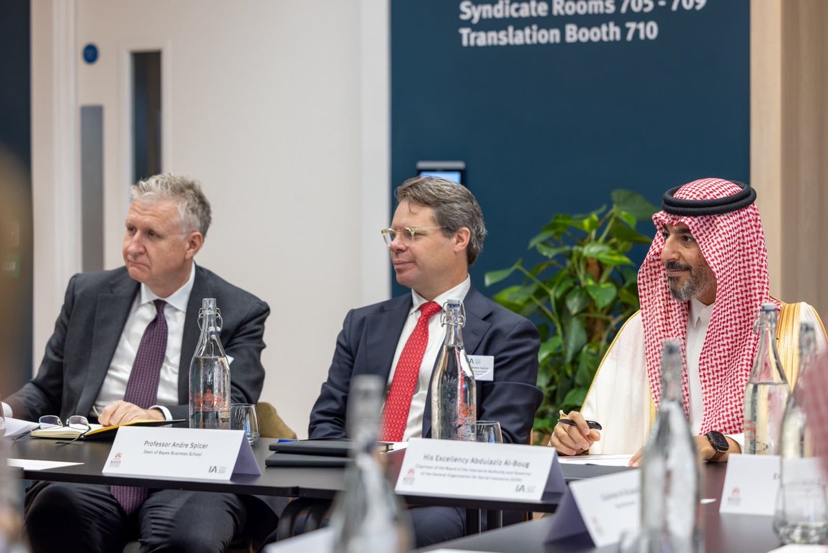Abdulazizalboug's tweet photo. في مستهل أعمال زيارتنا إلى المملكة المتحدة، شاركنا اليوم في جلسة «الشراكة السعودية لتطوير الكفاءات والقدرات التأمينية»، باستضافة كلية بايز لإدارة الأعمال (Bayes)، وبمشاركة نخبة من المؤسسات الأكاديمية والمهنية البريطانية، شملت أكاديمية لويدز (Lloyd’s Academy)، ومعهد التأمين القانوني (CII)، والمعهد القانوني لمعايني الخسائر (CILA)، ومعهد وكلية الخبراء الاكتواريين (IFoA).

وتهدف هذه الشراكة إلى بناء مسارات تأهيل وتدريب نوعية، تسهم في تطوير الكفاءات الوطنية وتواكب مستهدفات الاستراتيجية الوطنية لقطاع التأمين.
#هيئة_التأمين